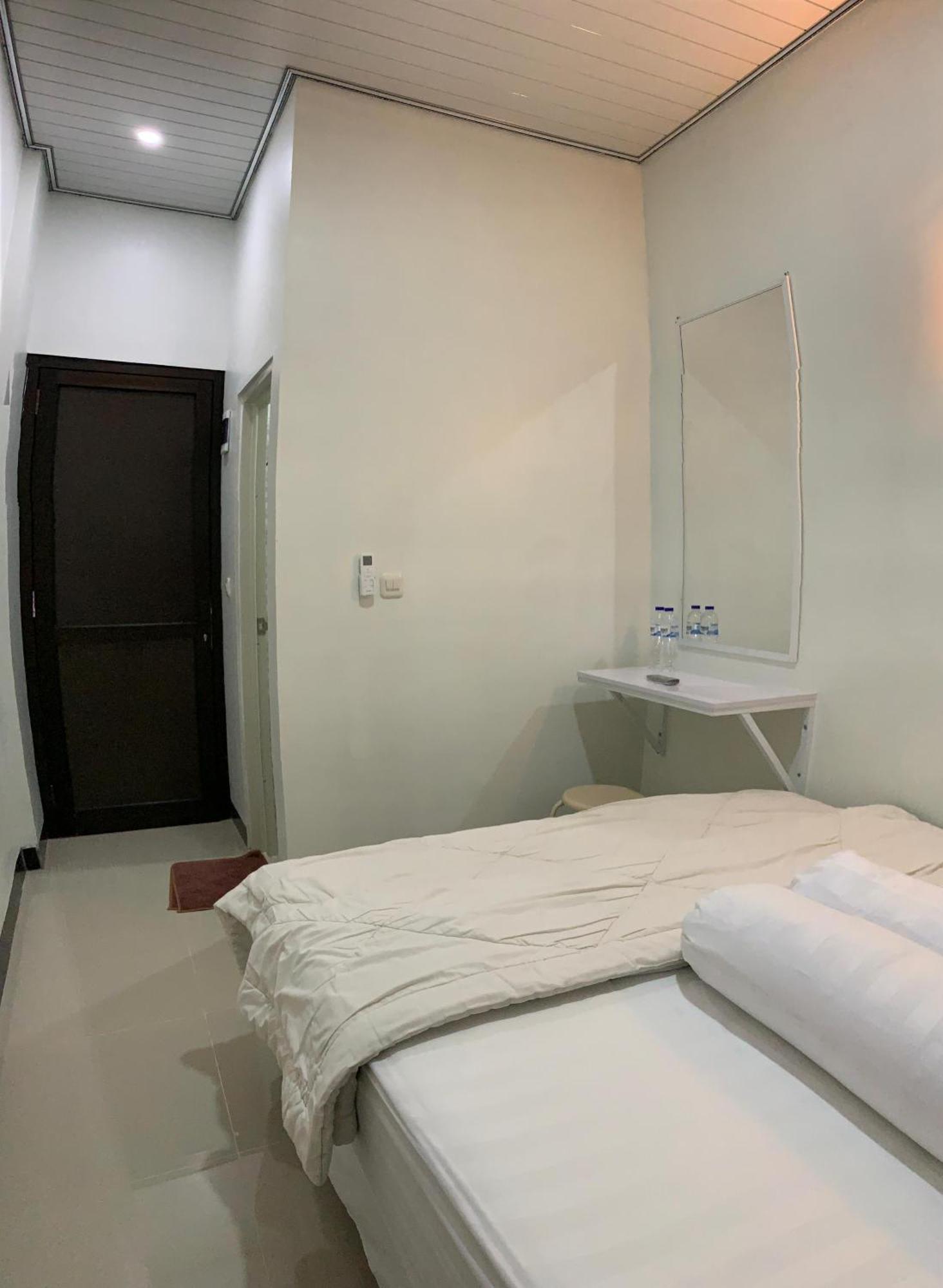 Kusuma Raya Guest House Srondolwetan Exterior photo