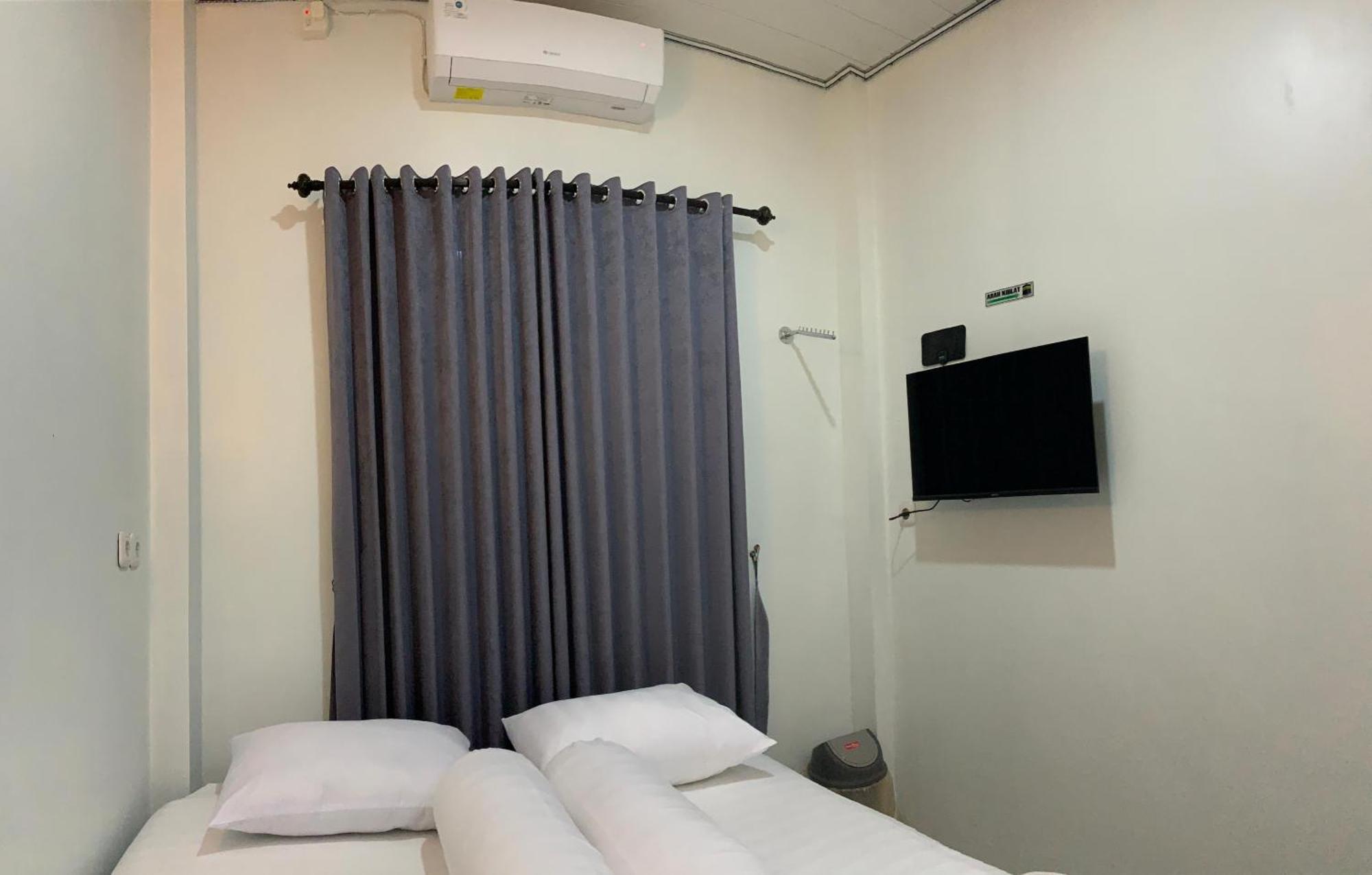 Kusuma Raya Guest House Srondolwetan Exterior photo